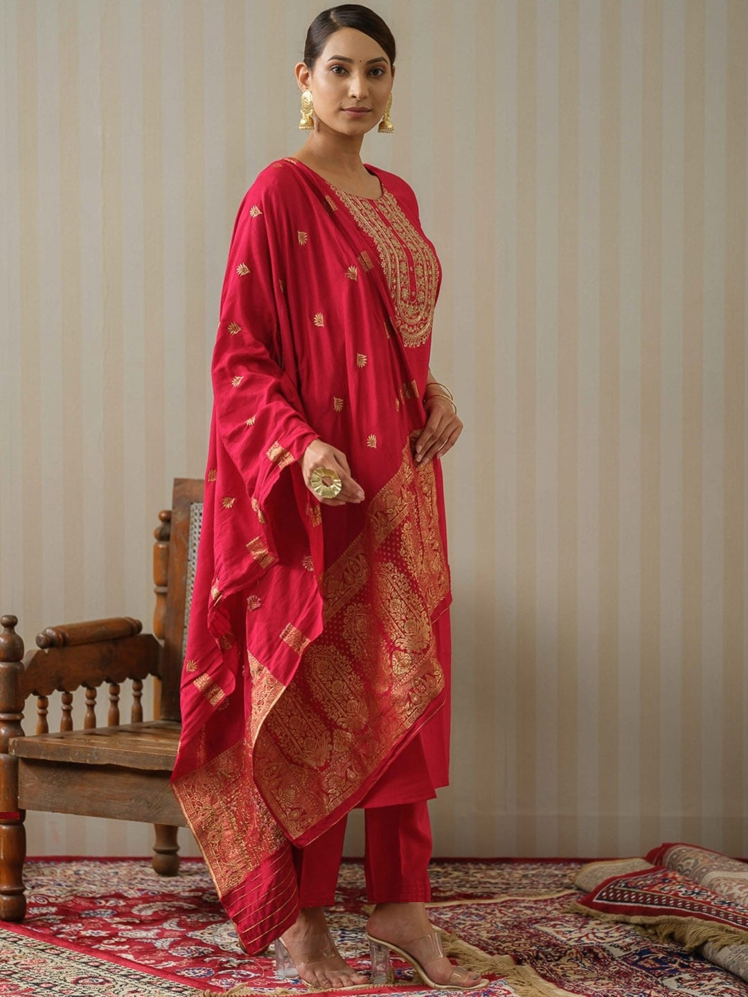 Luxurious Gajri Ethnic Kurta-Set