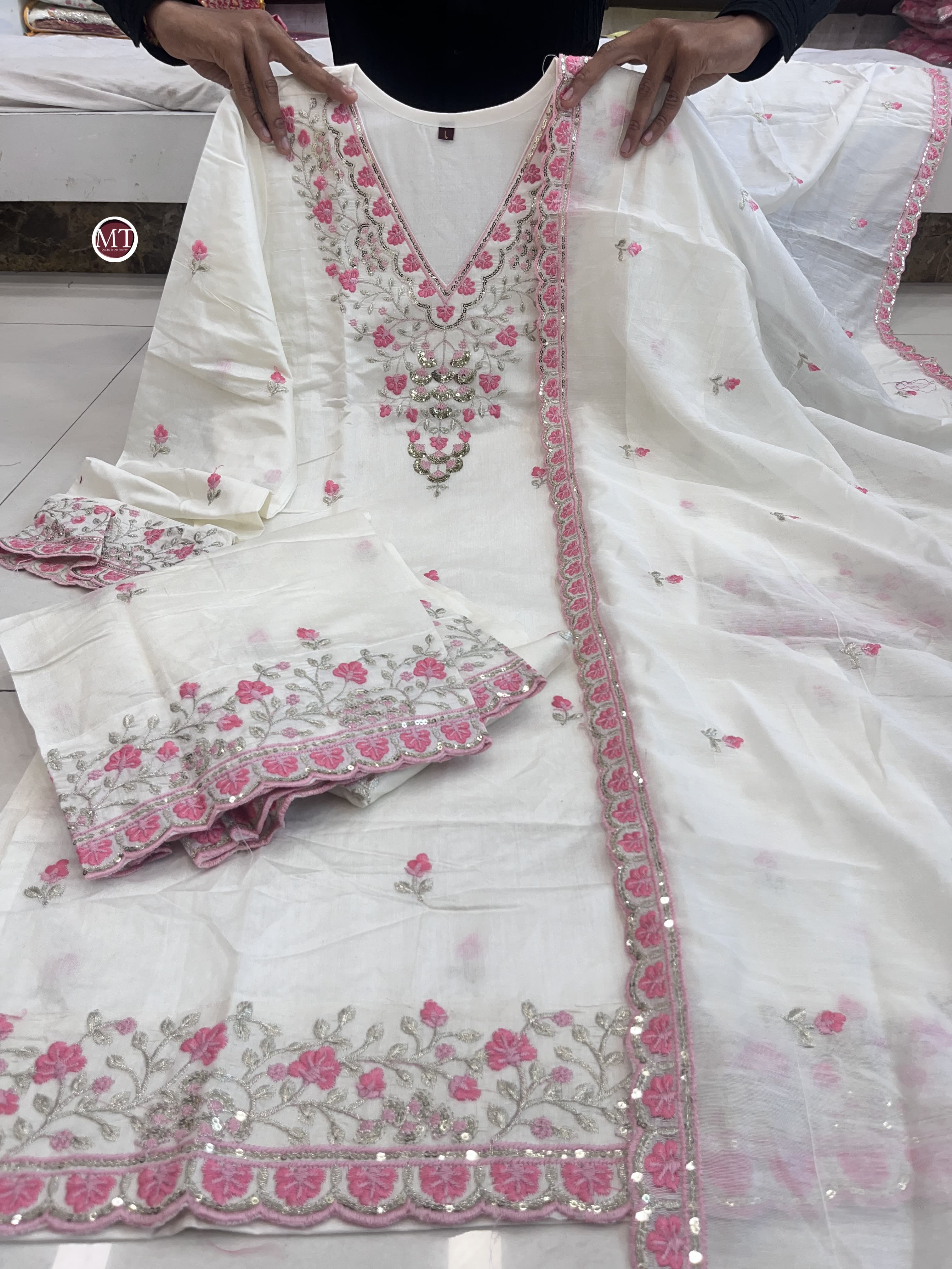 Luxurious Pink Ethnic Kurta-Set