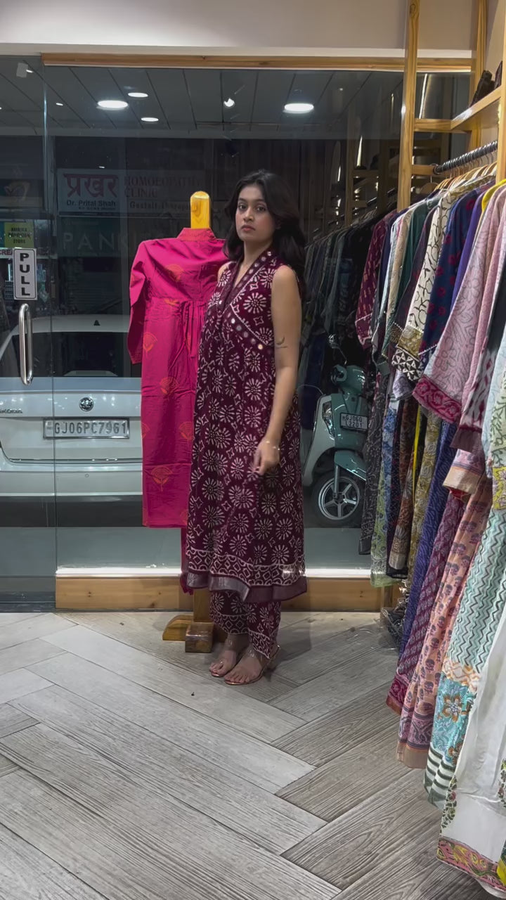Radhika Mirrorwork Linen Kurta Set